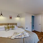 2 Bed In Oc-95884 *