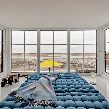 2 Bed In 95884