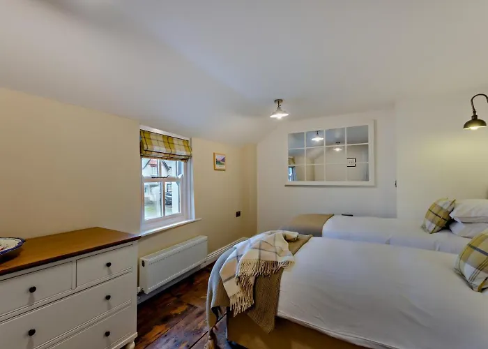 2 Bed In Oc-95884 Holiday home