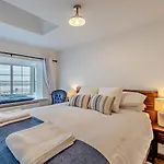 2 Bed In Oc-95884 *
